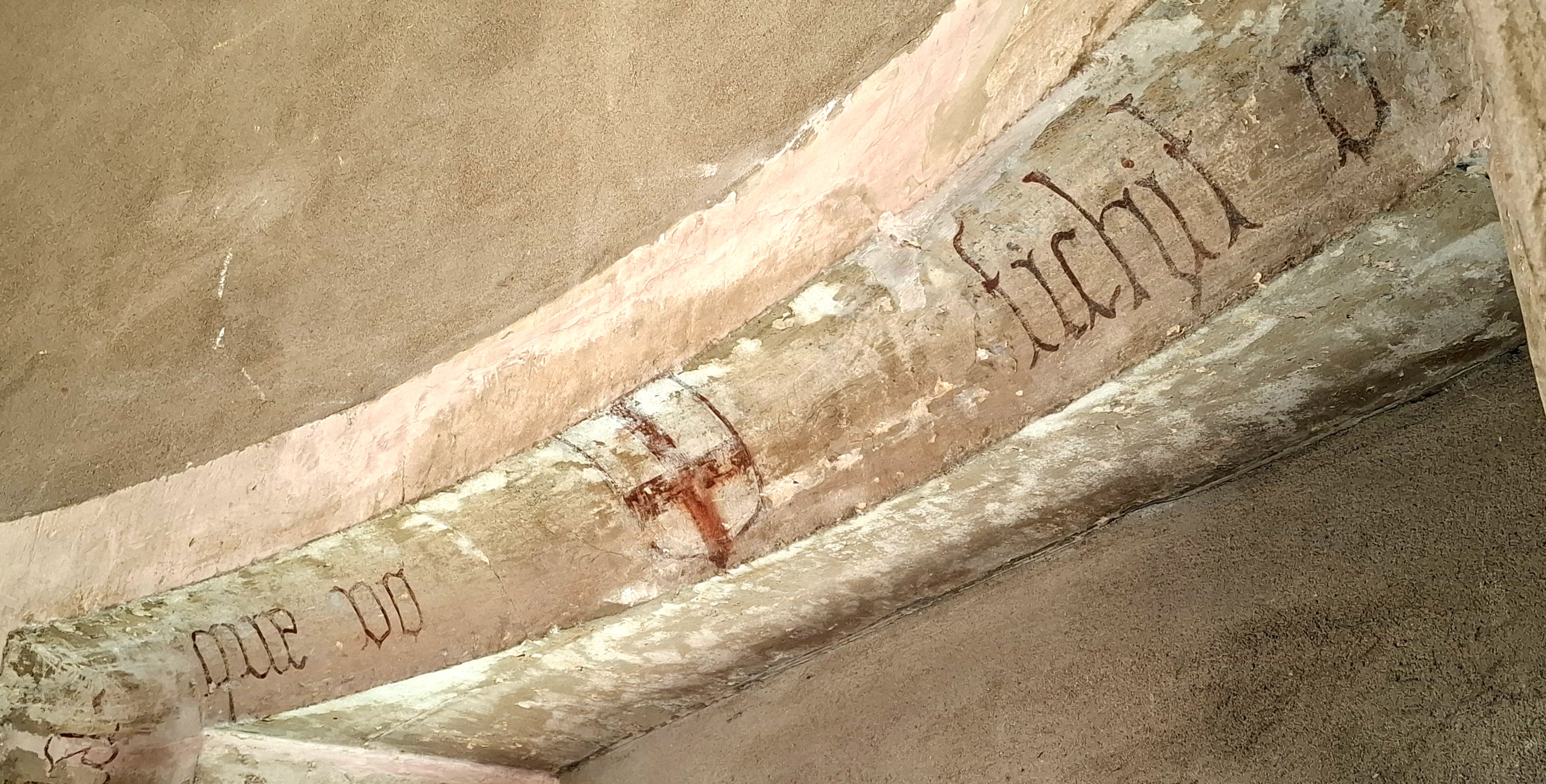 Ecusson des Ducs de Savoie sur le rebord intérieur d'une fenêtre 