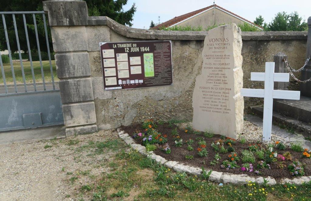 Stèle du 12 juin 44 au cimetière de Vonnas